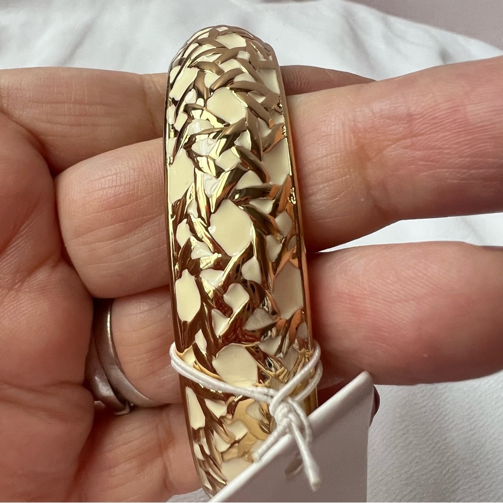 Kate Spade gold tone cream enamel wide bangle bracelet BNWT - Picture 6 of 16